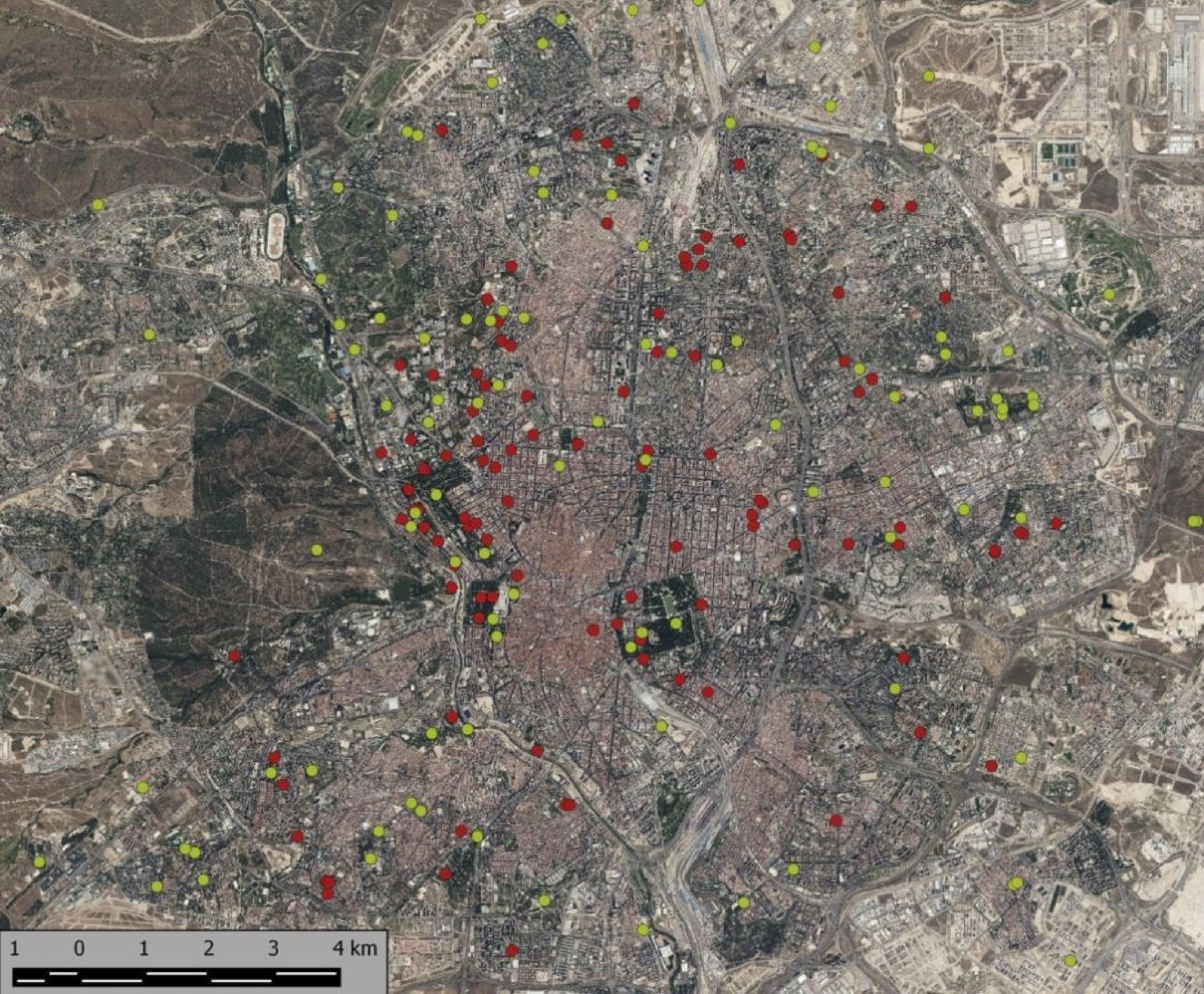 <span style="font-size: 10pt;">Visualización espacial del total de autillos ingresados en el Centro de Recuperación de Brinzal desde 1997 a 2015 en la ciudad de Madrid. En rojo se representan los pollos infectados y en verde los que no presentaron síntomas de la enfermedad. Fuente: Hernández, 2016.</span>